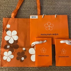 4 MAUNA KEA BEACH HOTEL LOGO GIFT BAGS BIG ISLAND HAWAII